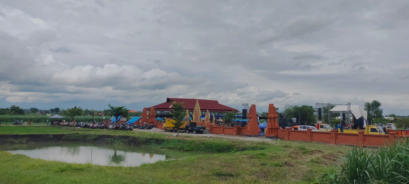 IKONIK: RTH Gunung Sawah di Desa Mojogebang, Kecamatan Kemlagi ramai dikunjungi wisatawan setiap akhir pekan.