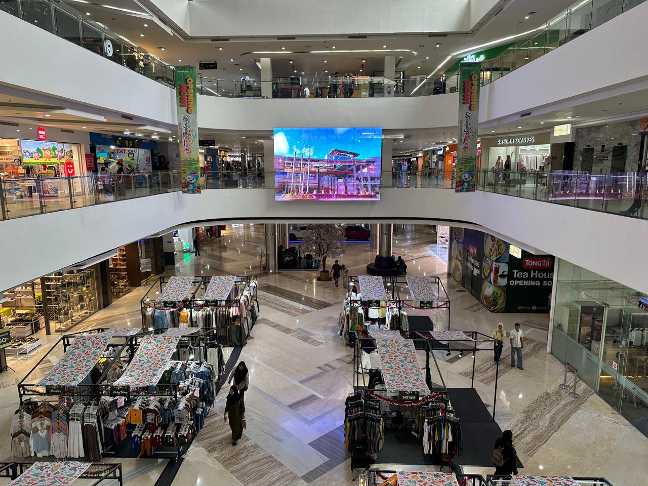 TEKNOLOGI INFORMASI: Videotron yang baru di Sunrise Mall Mojokerto untuk memberikan informasi terkait event-even tyang ada di mal.