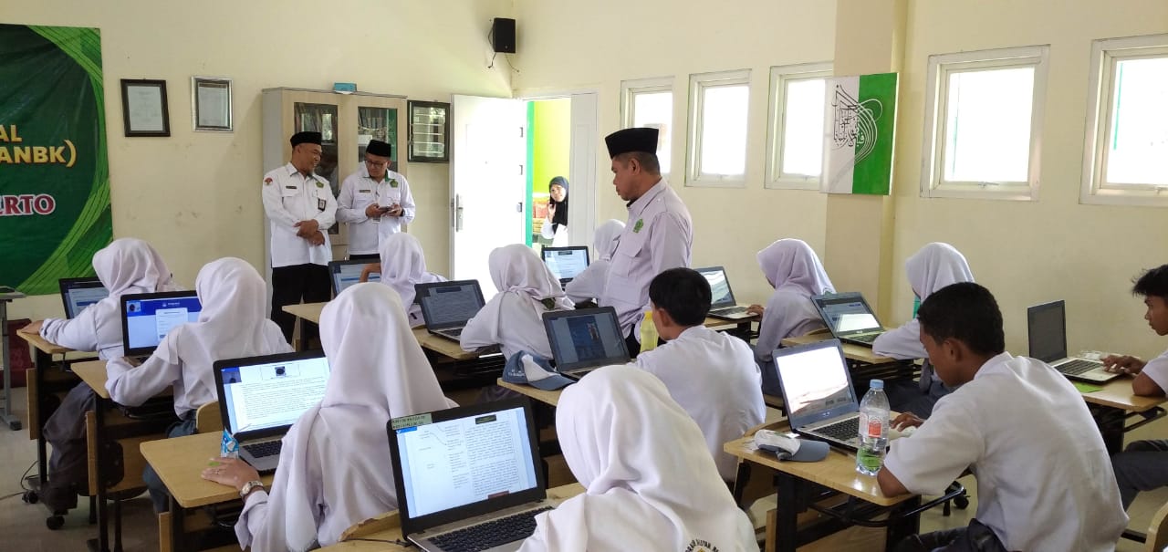 BELUM SIGNIFIKAN: Siswa MAN Kota Mojokerto saat mengikuti tes ANBK beberapa waktu lalu.