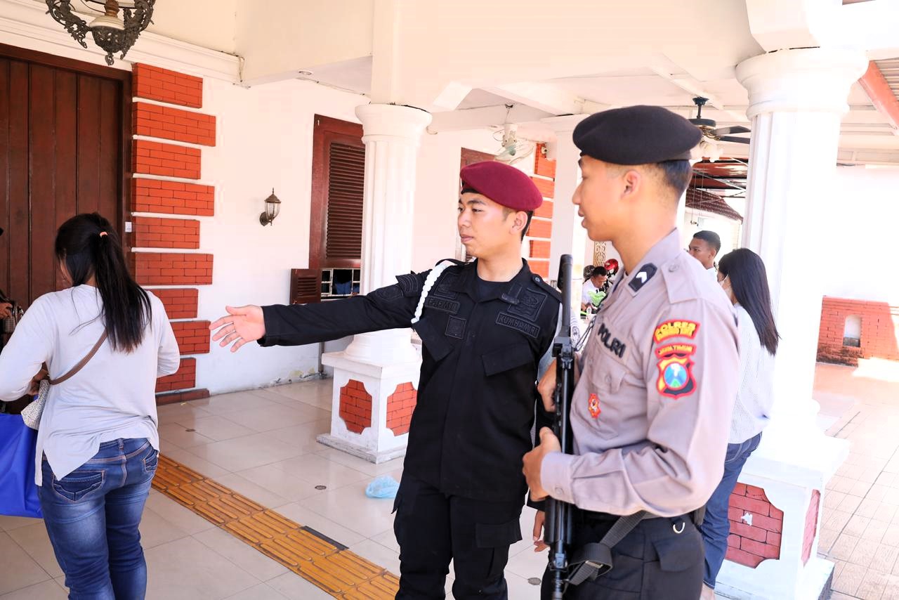PENGAMANAN: Personel Polres Mojokerto Kota dikerahkan untuk peningkatan keamanan Lapas Kelas II-B Mojokerto.