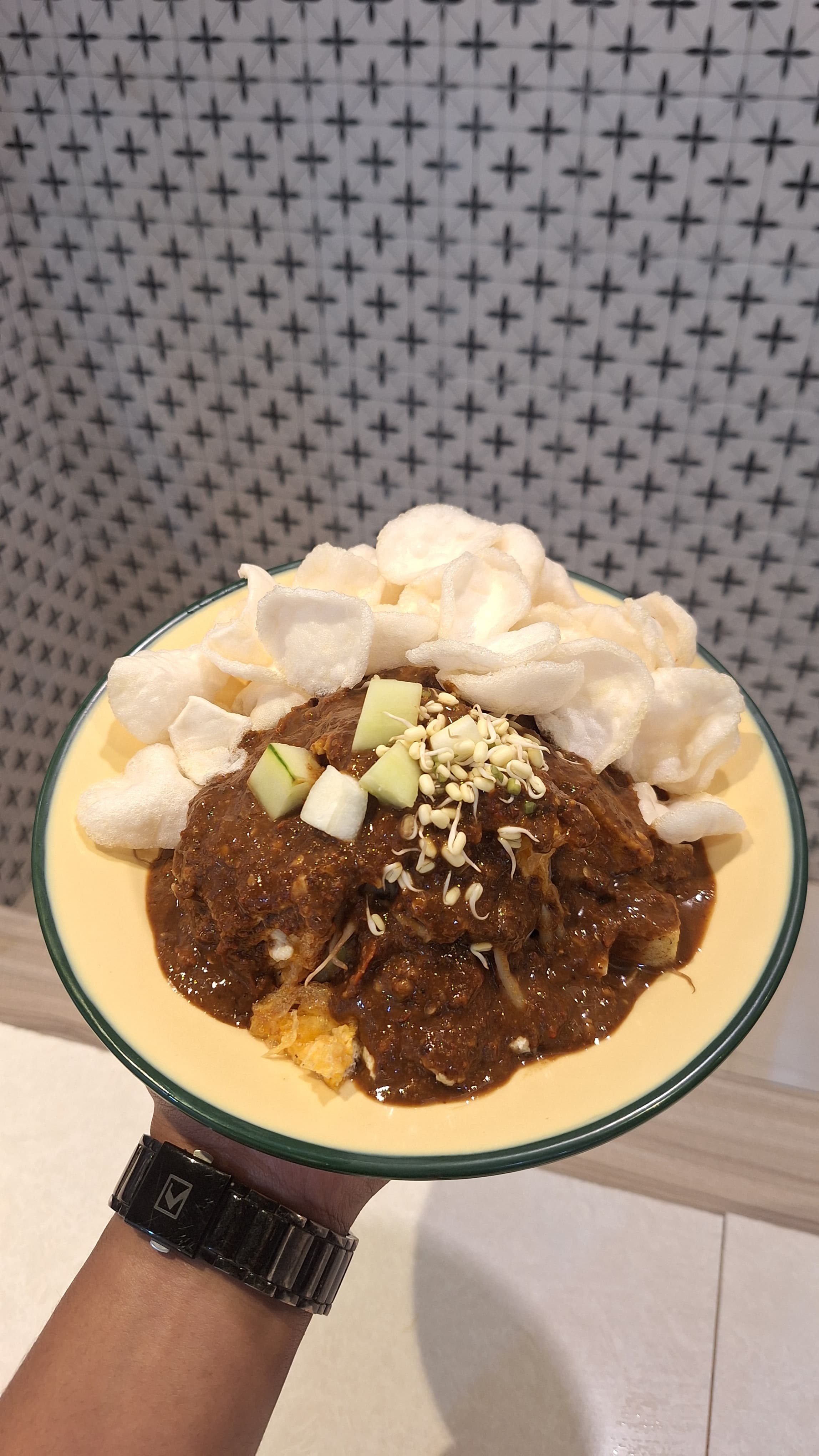 GURIH: Menu legendaris Tahu Tek yang ada di Rasapura Sunrise Mall Mojokerto ini sangat menggugah selera.