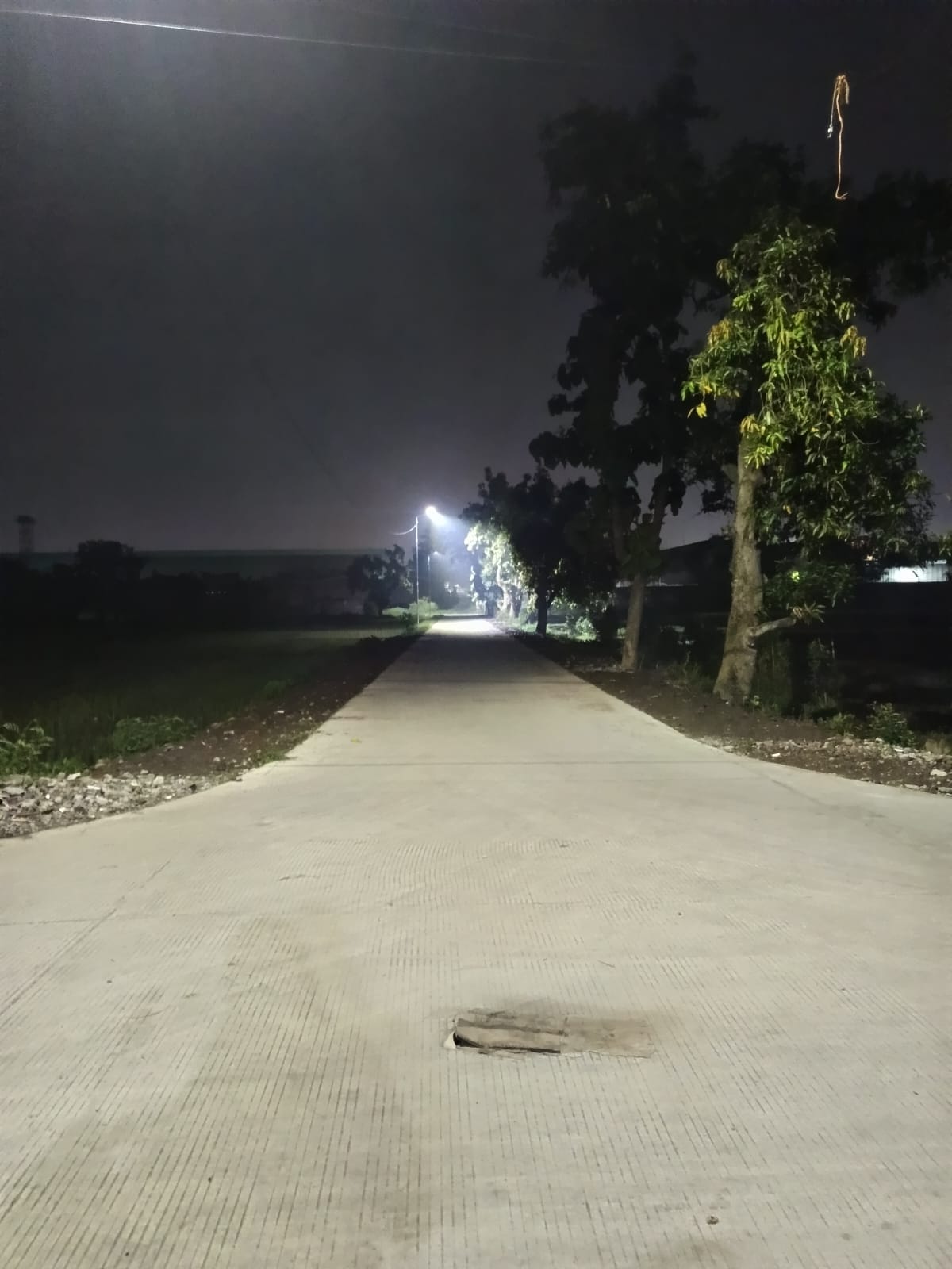 MULUS: Jalan Lingkungan di Desa Medali, Kecamatan Puri yang baru dibangun pada 2025 lalu.