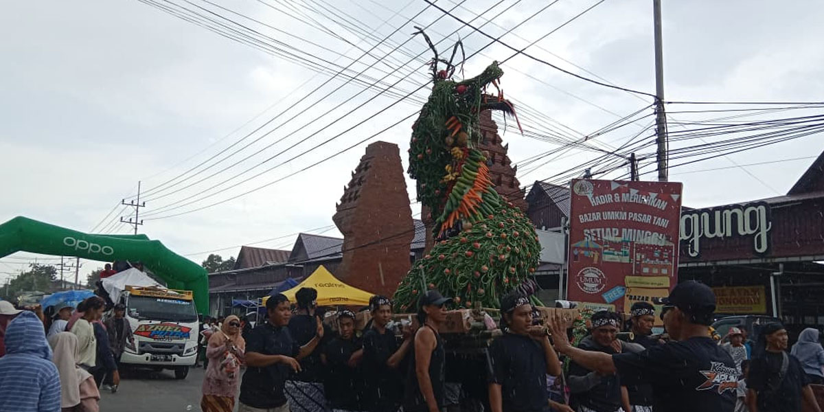 Kirap gunungan Enak Dusun meriahkan Ruah Desa Banjaragung