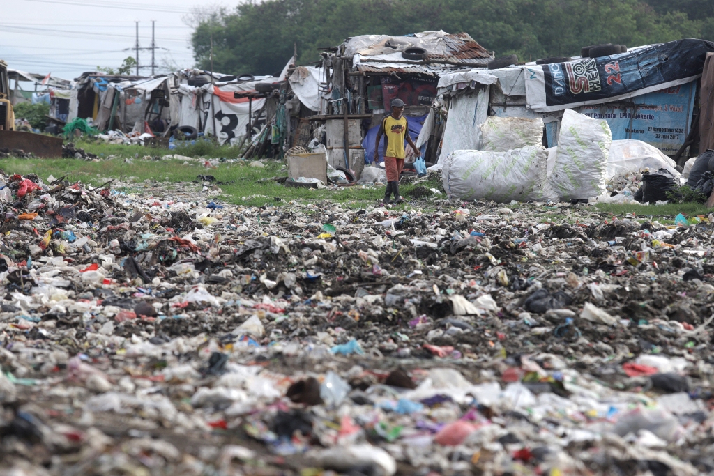 DIKELUHKAN: Tumpukan sampah di TPA Randegan, Kelurahan Kedundung, Kecamatan Magersari, Kota Mojokerto.