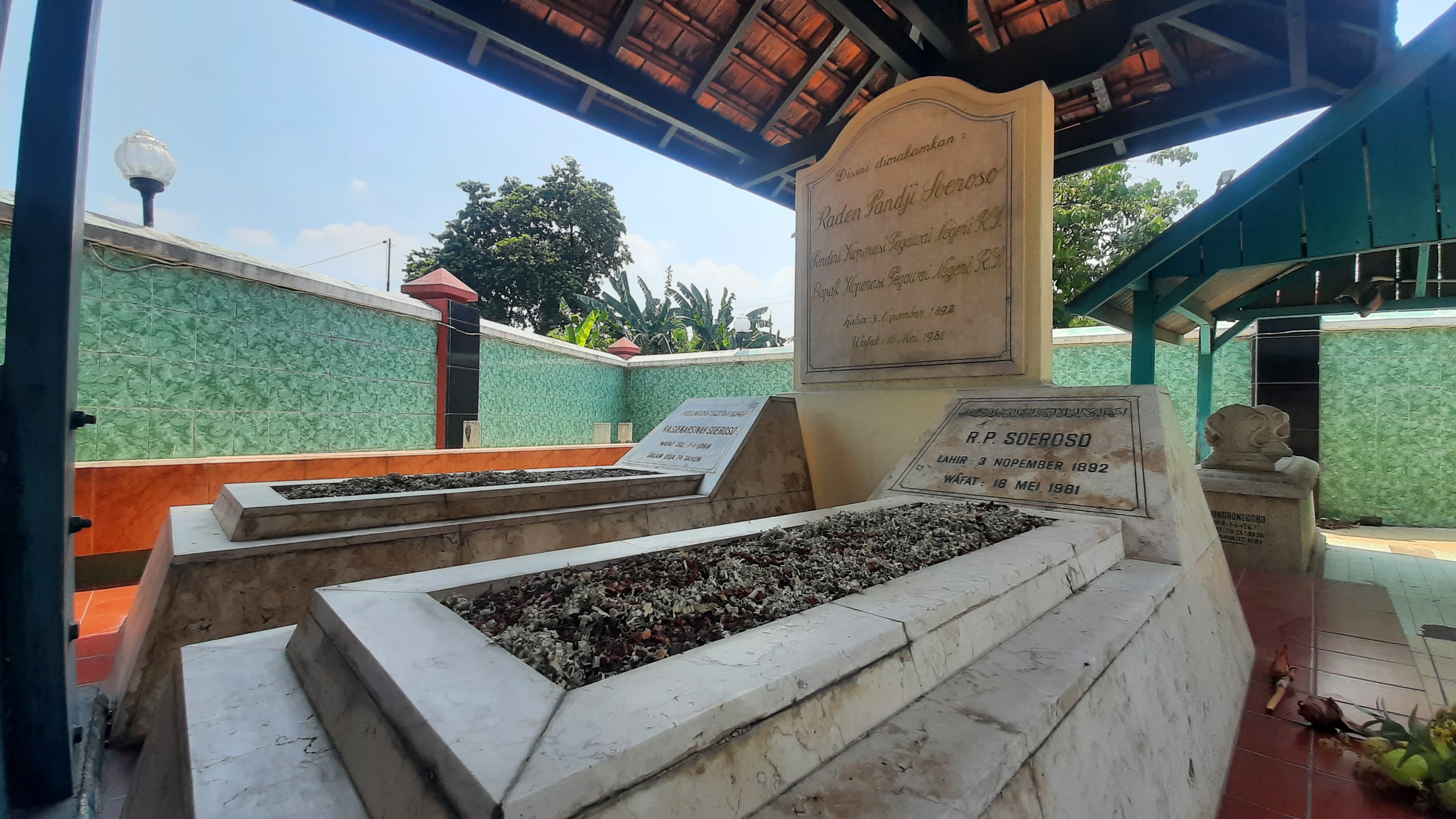 TOKOH PERS: Tempat peristirahatan terakhir R.P Soeroso, tokoh perjuangan sekaligus insan pers di kompleks Makam Pekuncen, Kelurahan Surodinawan, Kecamatan Prajurit Kulon, Kota Mojokerto.