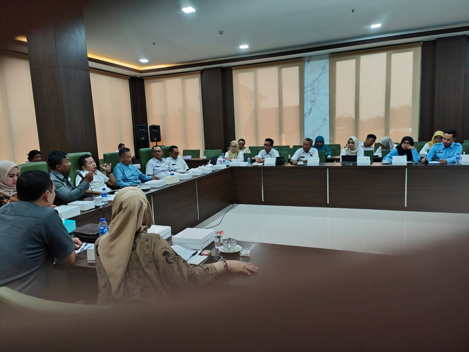 JADI ATENSI: Komisi IV DPRD Kabupaten Mojokerto panggil satgas MBG dan BGN wilayah Mojokerto untuk mengevaluasi beroperasinya SPPG tanpa SLHS, di Ruang Hayam Wuruk DPRD, kemarin, (11/2).