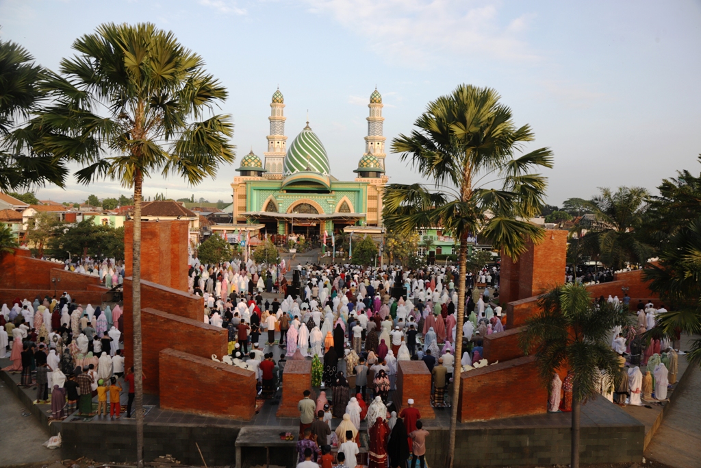 IKONIK: Masjid Agung Al-Fattah berdiri di sebelah barat Alun-Alun Wiraraja, Kota Mojokerto.