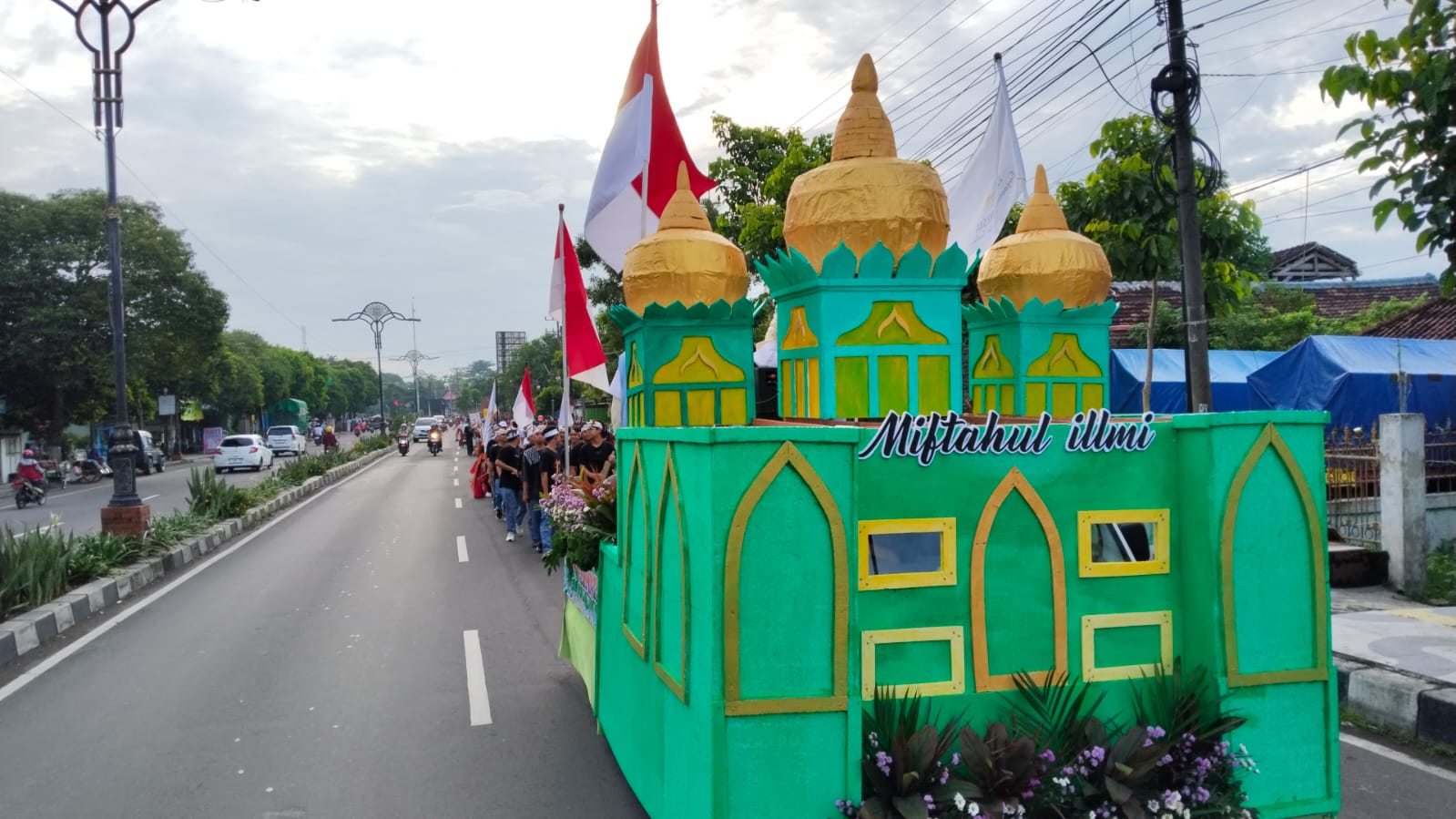 MERIAH: Suasana family walk Tarhib Ramadan yang digelar Yayasan Permata, Sabtu (14/2).