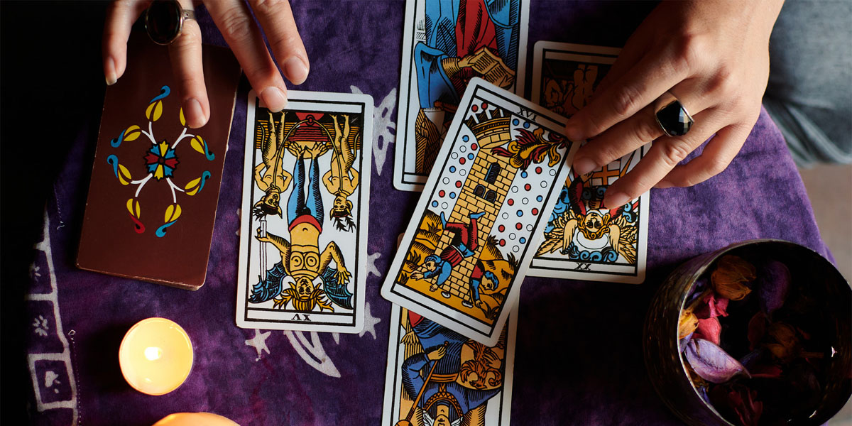 Benarkah tarot dapat menentukan jodoh seseorang?