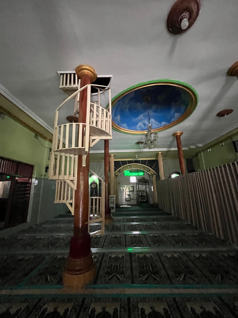 CAGAR BUDAYA: Tangga memutar di Masjid An Nahdliyah, Sooko, Kabupaten Mojokerto.