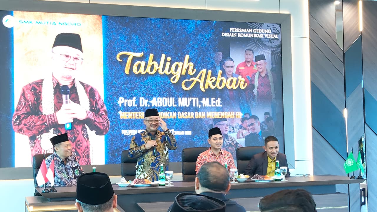 PEMERATAAN LAYANAN: Mendikdasmen Abdul Mu&rsquo;ti dalam sambutannya di SMK Mutia Ngoro, beberapa waktu lalu. Tahun ini, pemerintah menargetkan seluruh desa wajib memiliki satu TK untuk mendukung program wa