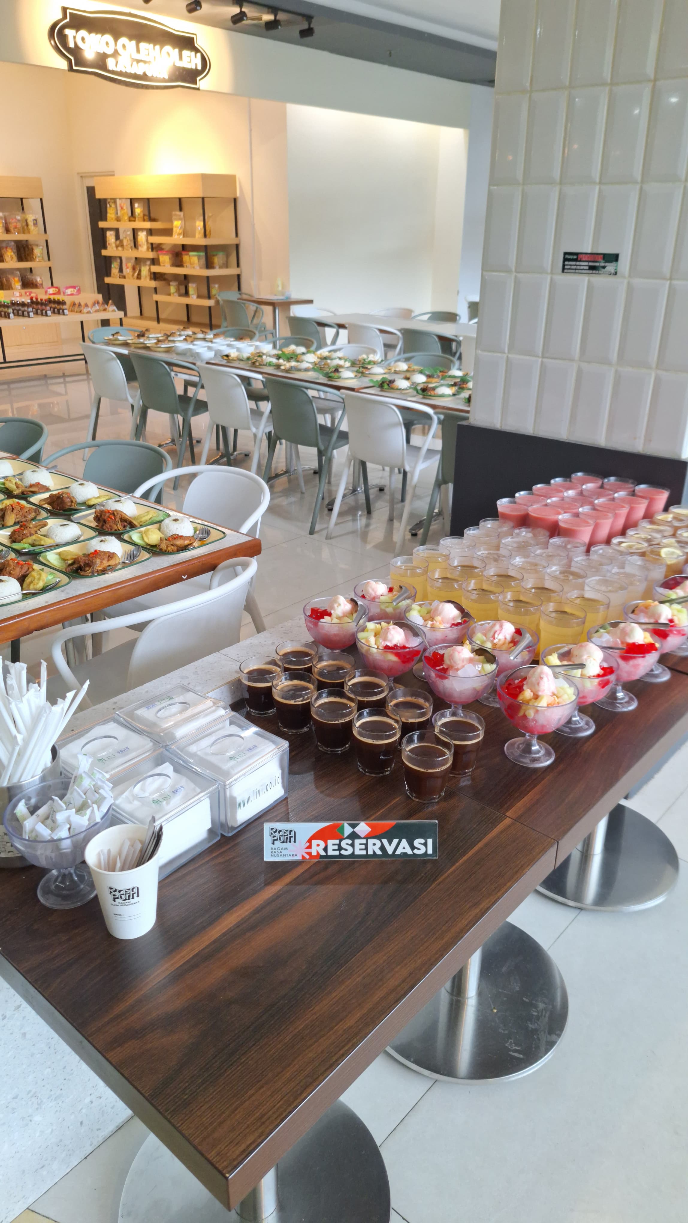 LAYANAN PRIMA: Pelayanan lebih mudah dan nyaman saat Anda akan berbuka bersama dengan keluarga, relasi atau orang terkasih di Rasapura Sunrise Mall Mojokerto  
