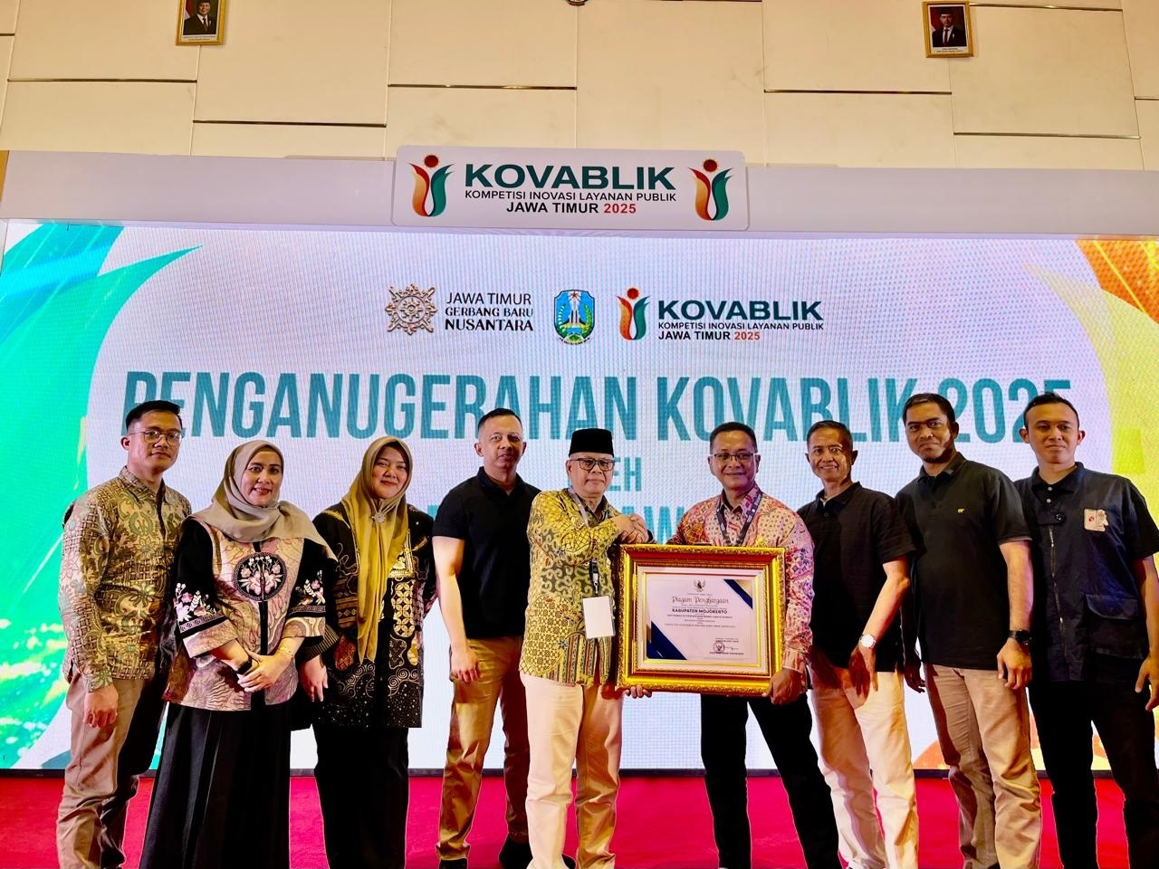 SIAP RAMAH: Pemerintah Kabupaten Mojokerto berhasil meraih Prestasi TOP 45 KOVABLIK 2025 kategori Penyediaan Layanan Kesehatan di ajang Penganugerahan Kovablik, Gubernur Jawa Timur tahun 2025.  