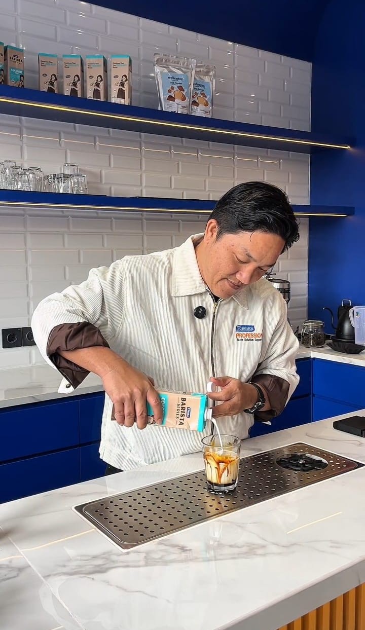 Pembuatan Kreasi Minuman di Ellenka Xperience Center
