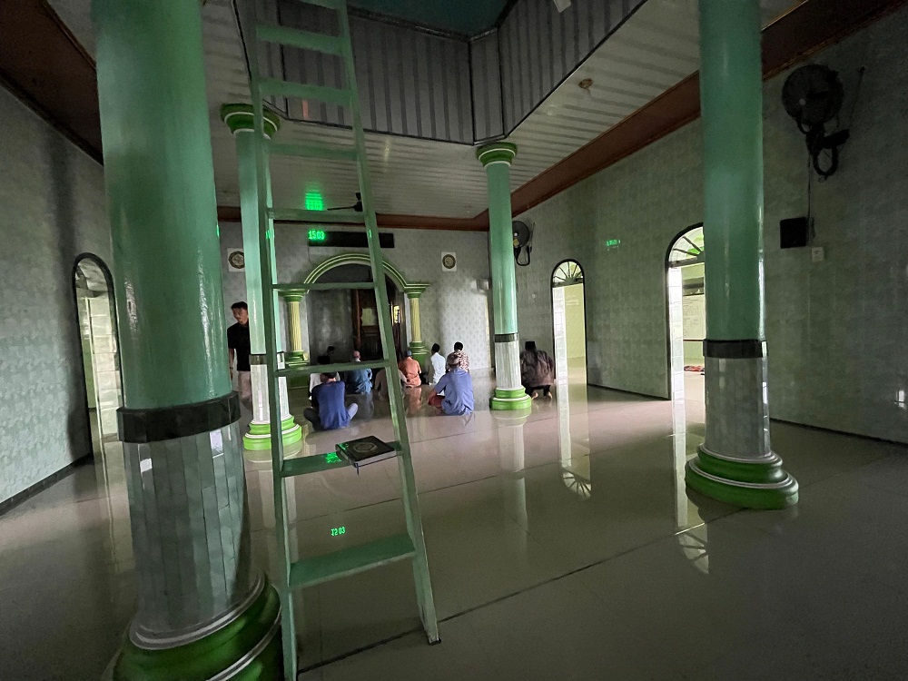 ARSITEKTUR KUNO: Suasana Masjid Besar Baiturrohman, Desa/Kecamatan Gedeg, Kabupaten Mojokerto.