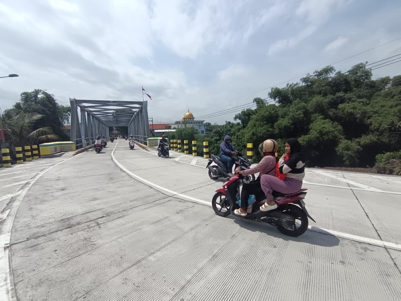 MULUS: Setahun memimpin, Bupati Mojokerto Muhammad Albarraa-Wabup dr. M. Rizal Octavian berhasil membangun infrastruktur jalan sepanjang 34 kilometer.