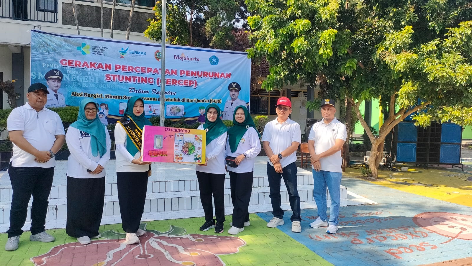 GENERASI TANGGUH: Inovasi Sinau Penting, lebih dulu digalakkan Kecamatan Dlanggu dalam memberantas kasus stunting dengan memberikan bantuan bagi keluarga yang masuk sasaran.  