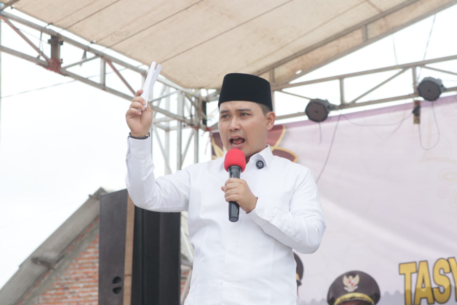 Bupati Mojokerto Muhammad Albarra ketika menyapa warga Kecamatan Kemlagi, beberapa waktu lalu.