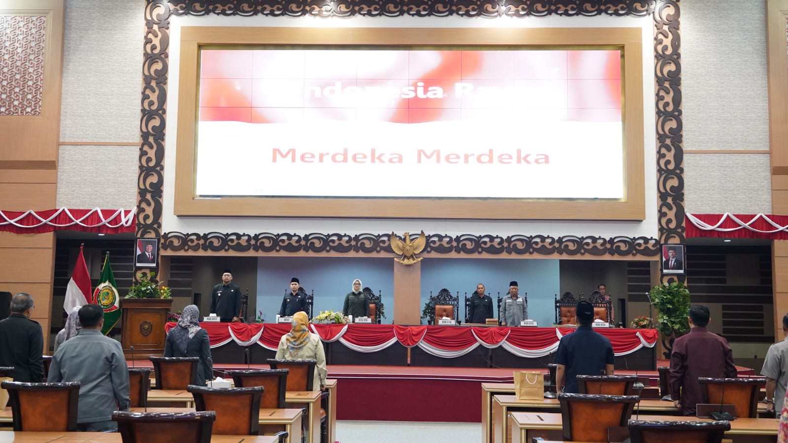 PARIPURNA: Ketua DPRD Kabupaten Mojokerto Ayni Zuroh memimpin rapat Paripurna Perubahan Propem Perda 2026 di Graha Whicesa, Kamis (5/3).  