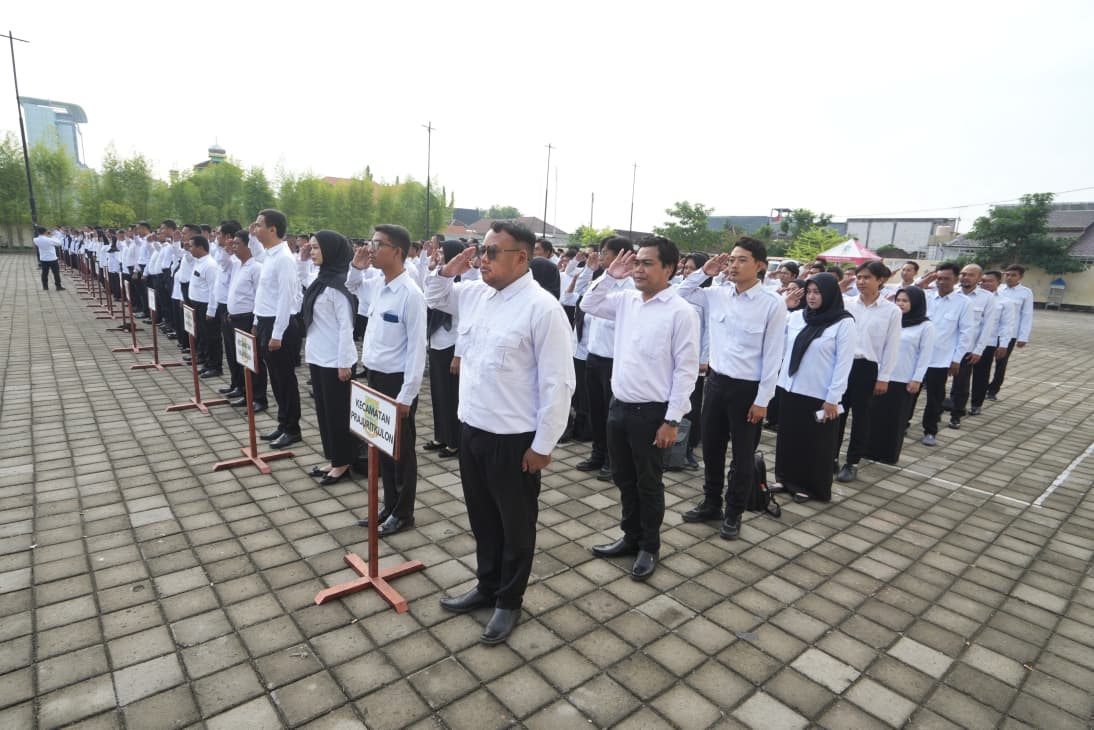 NGAPLO: Ribuan PPPK paruh waktu di lingkungan Pemkot Mojokerto menjalani pelantikan pada 11 Desember 2025. Pada Lebaran ini, mereka berpotensi tak menerima THR.  Foto// dok JPRM