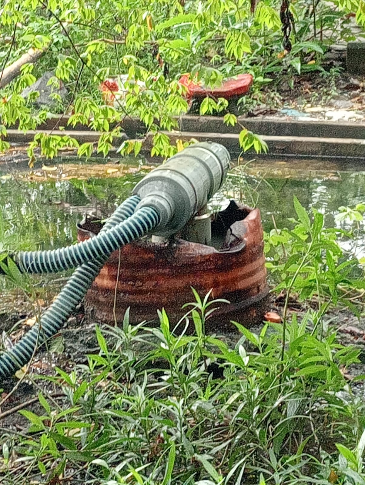PAKAI BARANG BEKAS: Begini kondisi sumur bor Baznas Kota Mojokerto yang dibangun di area TPA Randegan Kota Mojokerto. 