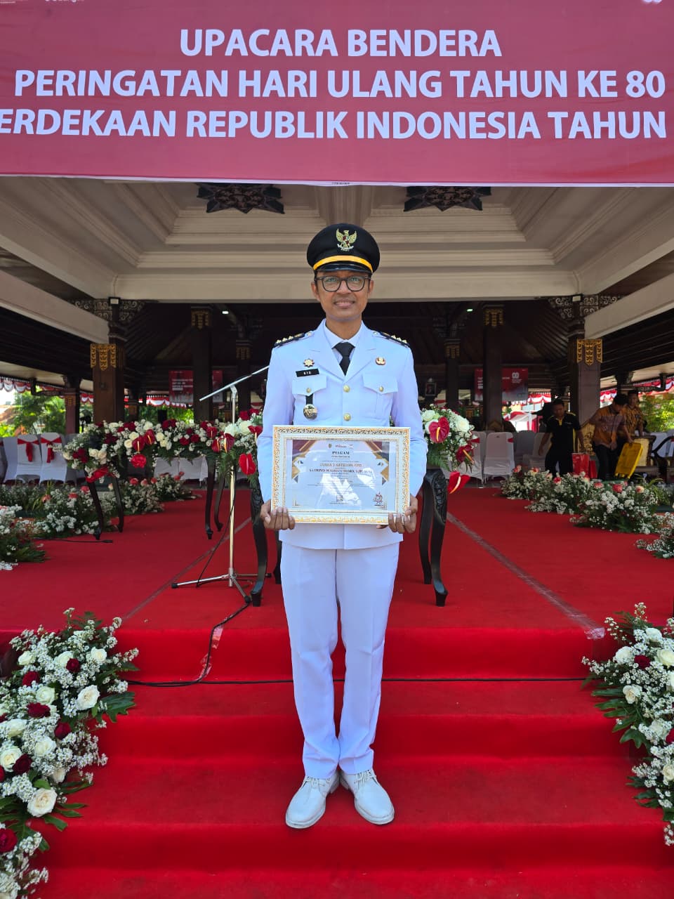 Camat Ngoro Satriyo Wahyu Utomo dengan program inovasi Ngoro Zero Stunting meraih juara 3 kategori OPD dalam lomba Mojokerto Berinovasi (MOJOVAS) tahun 2025.