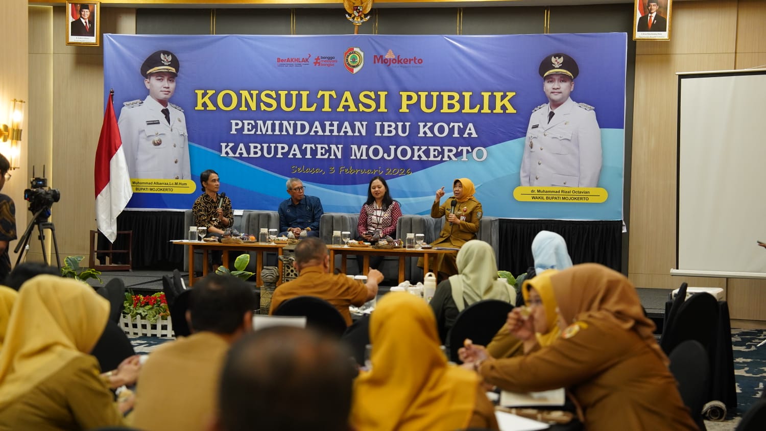 DISKUSI: Sejumlah narasumber kompeten dihadirkan dalam konstitusi publik pemindahan ibu kota Kabupaten Mojokerto.