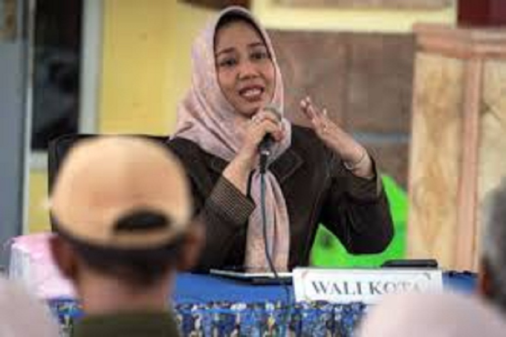 Wali Kota Ika Puspitasari saat sosialisasi program Budaya RT Berseri di Kelurahan Prajurit Kulon.