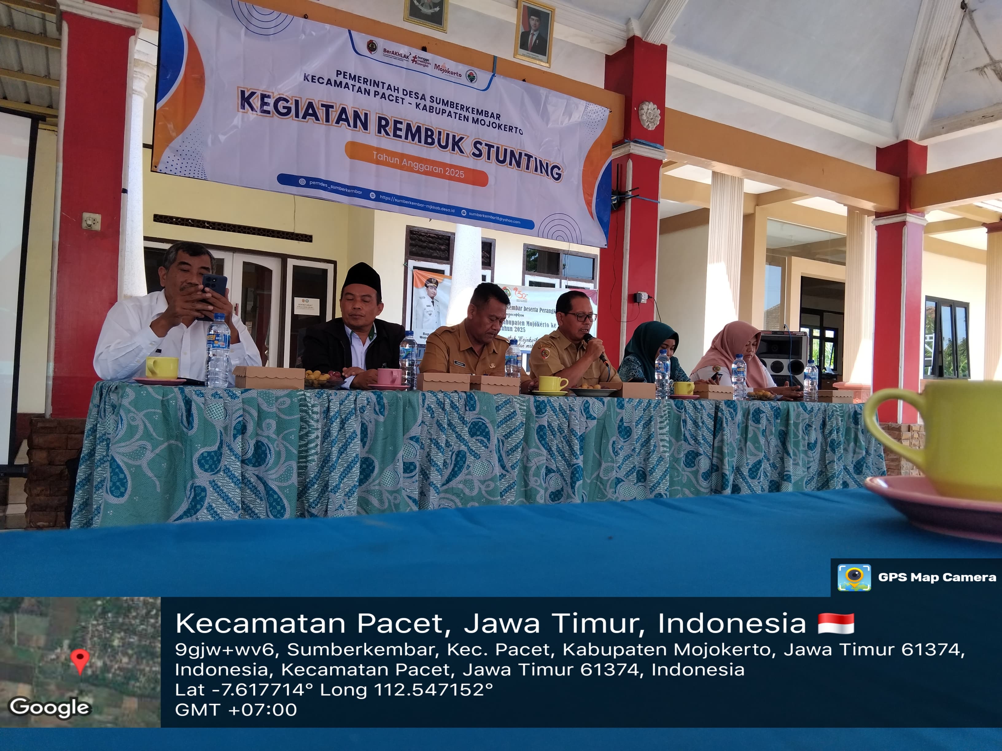 PENCEGAHAN: Camat Pacet Aprianto menghadiri Rembug Stunting di Desa Sumberkembar, Kecamatan Pacet, Kabupaten Mojokerto.  