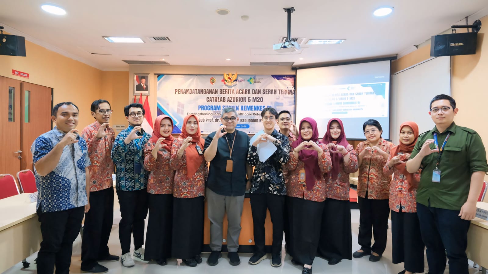 SIAP: Jajaran Manajemen Rumah Sakit Umum Daerah (RSUD) Prof. dr. Soekandar Kabupaten Mojokerto bersama Perawat Cathlab, perwakilan Kemenkes RI dan PT. Philips.