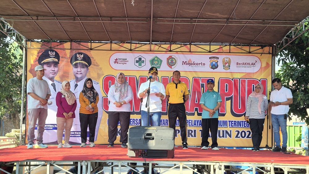 SEHAT DAN MUDAH: Bupati Mojokerto Muhammad Albarraa menyampaikan sambutan sekaligus membuka kegiatan Semangat Puri.  