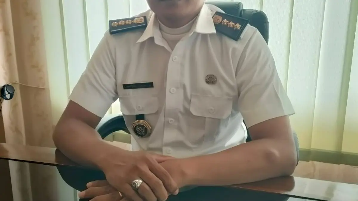 KOMITMEN: Camat Bangsal Liantoro Sugeng Wijaya bersama pegawainya berkomitmen memberikan pelayanan cepat dan tepat kepada masyarakatnya melalui SIAP BANTU.
