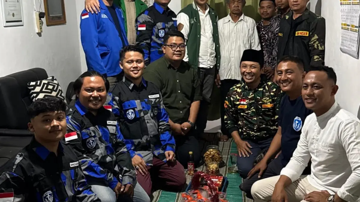 Rombongan GP Ansor Jatim dan GAMKI Jatim bersama dj kediaman keluarga alm Riyanto. 