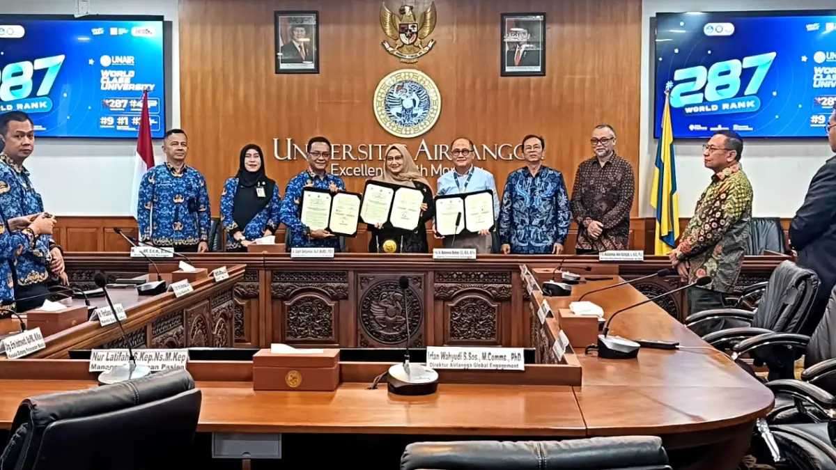 SINERGI :&nbsp; Perjanjian Kerja Sama (PKS) antara RSUD Prof. dr. Soekandar Mojokerto dengan Fakultas Kedokteran dan RS Unair ditandatangani Dekan FK, Prof. Dr. dr. Eighty Mardiyan Kurniawati, Sp.OG(K) dan Direktur RSUA Dr. dr. Muhammad Ardian Cahya Laksana, Sp.OG Subps Obginsos, M.Kes mewakili institusi masing-masing.