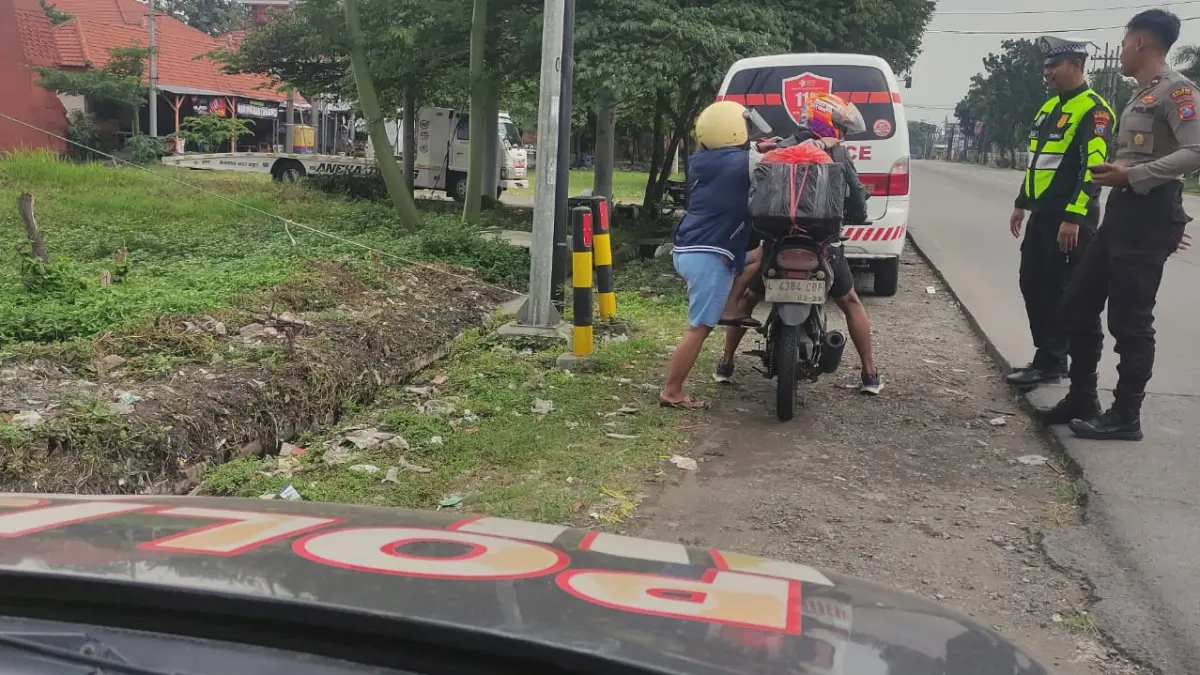 Pelayanan petugas bagi pemudik 