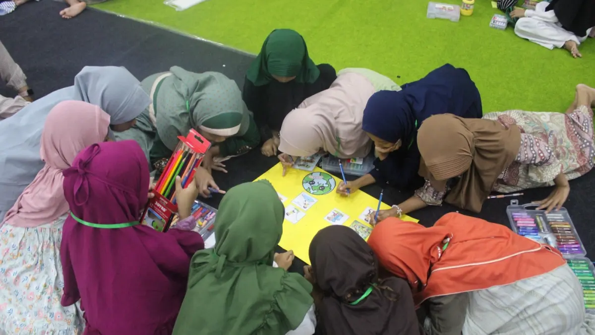 Kegiatan anak-anak dalam pondok Ramadan di UP Gresik.