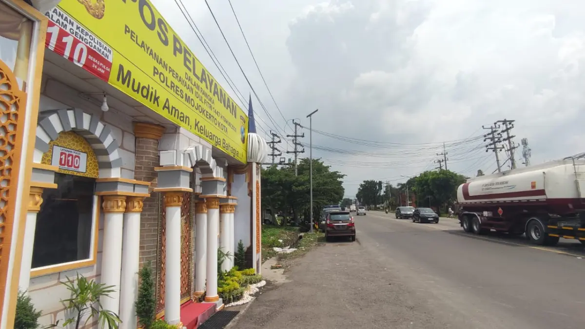 LENGGANG: Kondisi lalu lintas di by pass Kota Mojokerto masih landai, Jumat (20/3).  (Arief JPRM) 