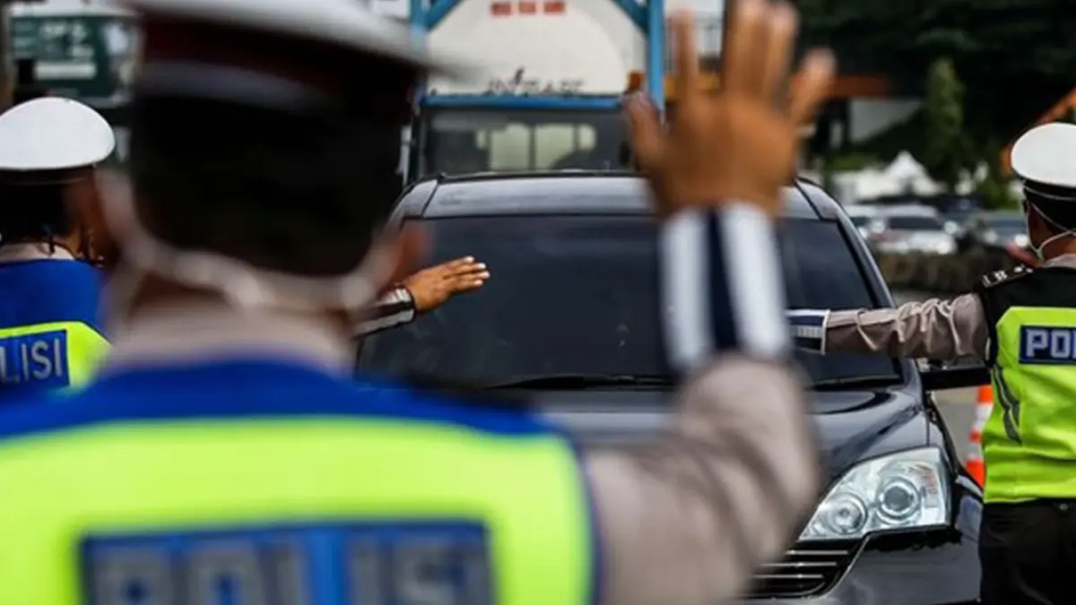 Petugas Lalu Lintas Tetap Siaga Meski Arus Balik Selesai, Antisipasi Kemacetan dan Kecelakaan Masih Dilakukan.