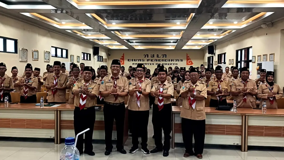 KEBERSAMAAN: Seluruh peserta orientasi pengurus Kwarcab Pramuka dan Kwaran se-Kabupaten Mojokerto. 