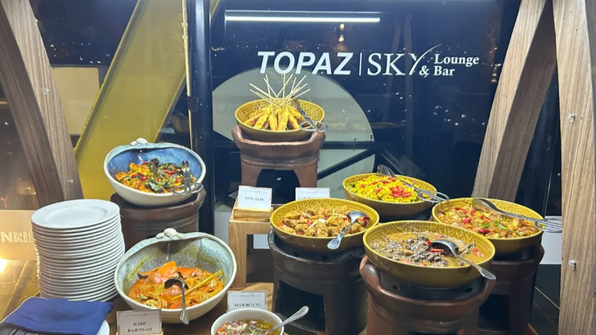 CITA RASA NUSANTARA: Beragam menu kuliner khas Bali yang dihadirkan dalam Jimbaran Night setiap Sabtu Malam di Topaz Sky Lounge lantai 11. (Ok-ris)