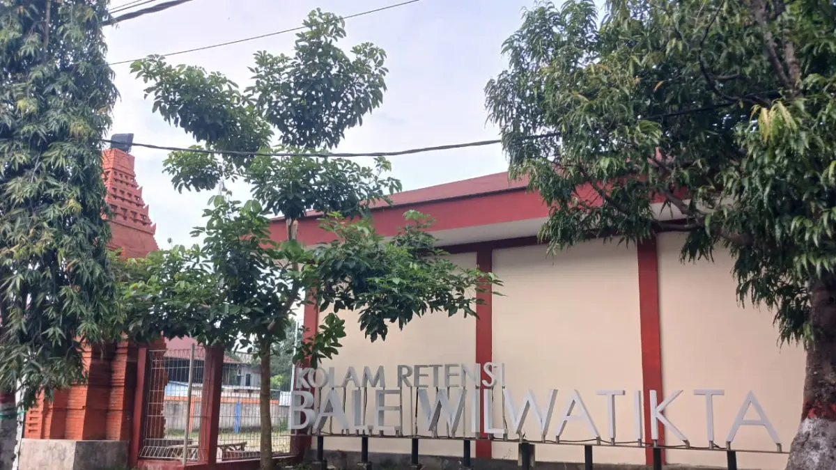 BELUM BERFUNGSI: Gedung Bale Wilwatikta di Jalan Randu Gede, Kelurahan Kedundung, Kecamatan Magersari, Kota Mojokerto, masih tertutup, kemarin (7/4). (Adi JPRM)