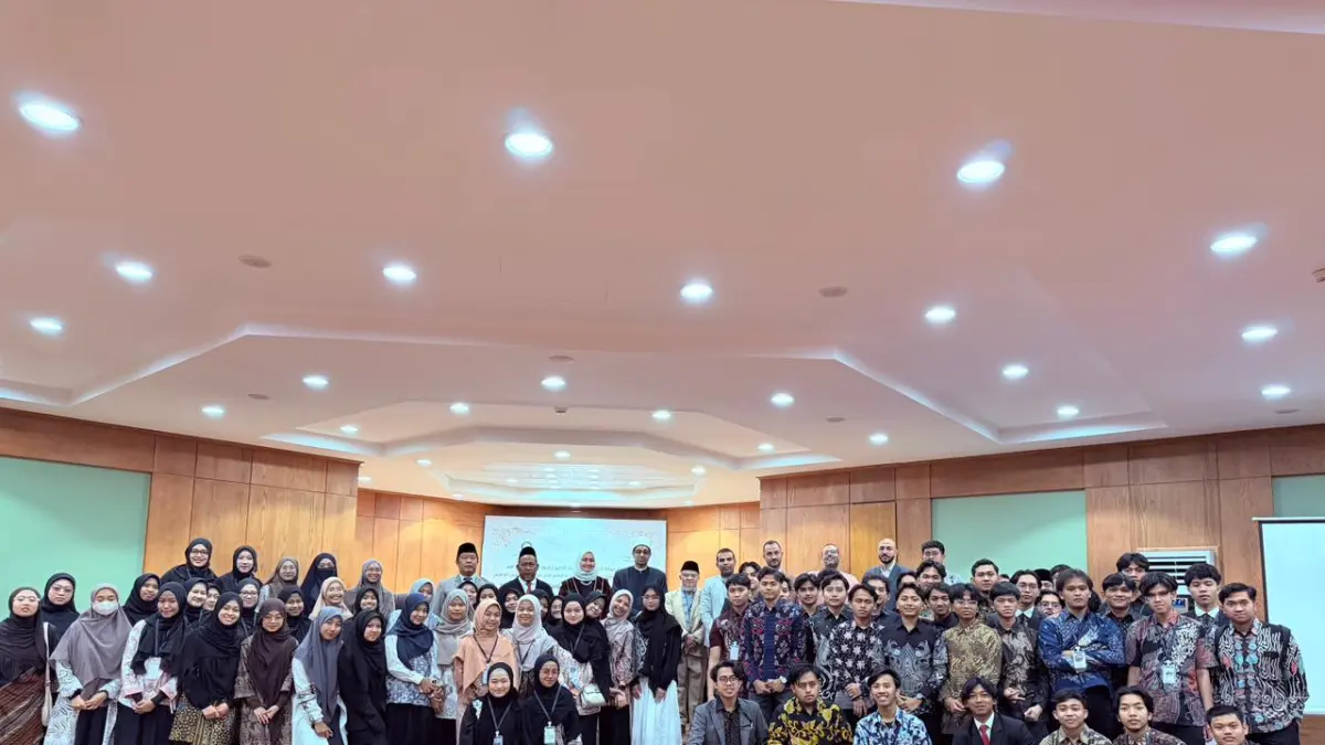 STUDI: Rombongan pimpinan PPIC eLKISI bersama mahasiswa Indonesia di Universitas Al-Azhar usai kegiatan penguatan kerja sama pendidikan di Kairo, Mesir, Senin (6/4/2026).