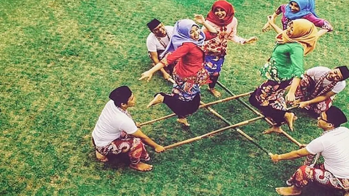  Melestarikan permainan tradisional sebagai bagian dari warisan budaya. 