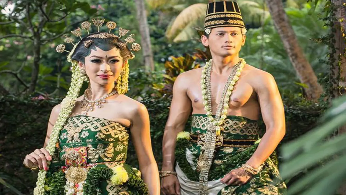 Pakaian Tradisional sebagai Identitas Budaya yang Tak Lekang oleh Zaman
