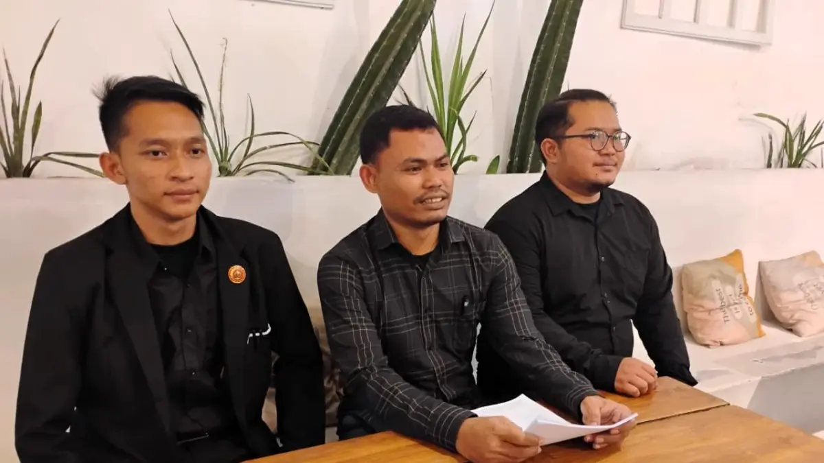 UPAYA HUKUM: Tim Penasihat Hukum EWK ancang-ancang melayangkan gugatan perdata ke pengadilan terkait kasus dugaan arisan online bodong. (Martda JPRM)
