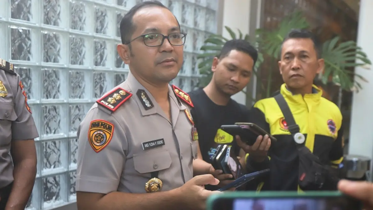 Kapolres Mojokerto AKPB Andi Yudha Pranata saat memberikan keterangan pers terkait ungkap kasus penipuan dan penggelapan, Maret lalu. (Sofan JPRM)