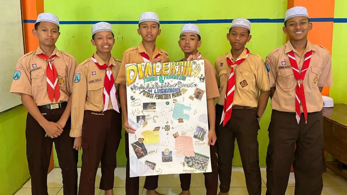 Abdur Rohim El Syarif, Andhika Putra Hermawan, Moch. Andhika Hafiz, Mochamad Fadhil Aziz, Rahmad Amrul Aliyuddin, dan Rizky Amaludin Afriyanto, 9 Social Class SMP Unggulan Berbasis Al-Qur’an Nurul Islam Mojokerto.
