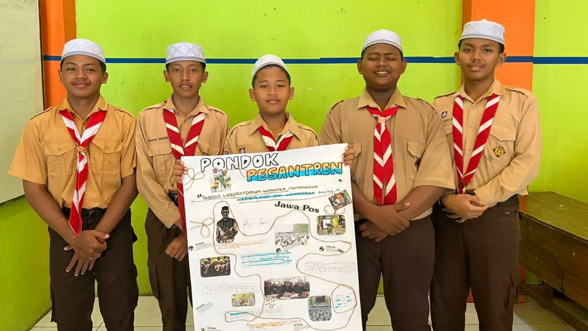 Ahmad Rifa’i Ilyas, Maulana Wisam Syauqi, Muhammad Kevin Ardinata, Sabian Ahmad Alfahrizi, dan Tegar Iman Ababil, 9 Social Class SMP Unggulan Berbasis Al-Qur’an Nurul Islam Mojokerto
