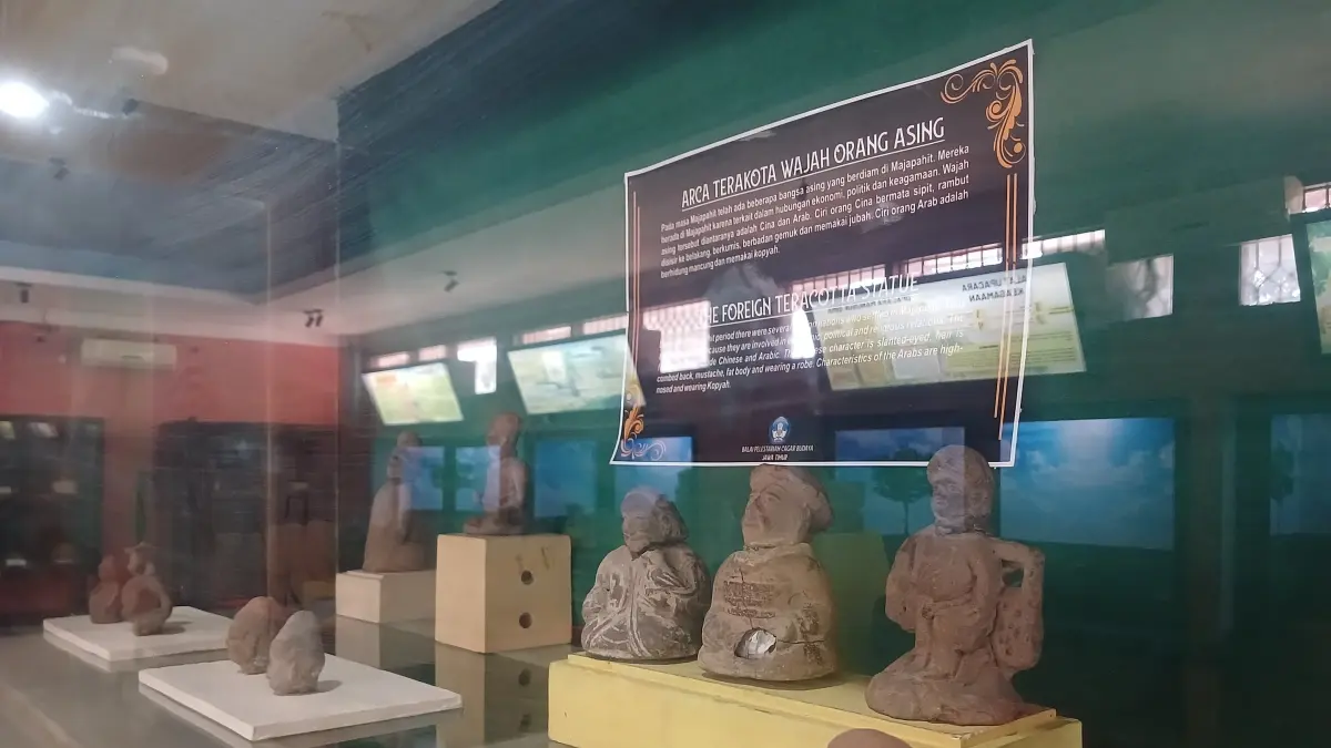 &nbsp;BUKTI EKSISTENSI: Terakota figurin wajah orang Tionghoa dan Arab dari masa Kerajaan Majapahit koleksi Museum Majapahit. (dok JPRM)