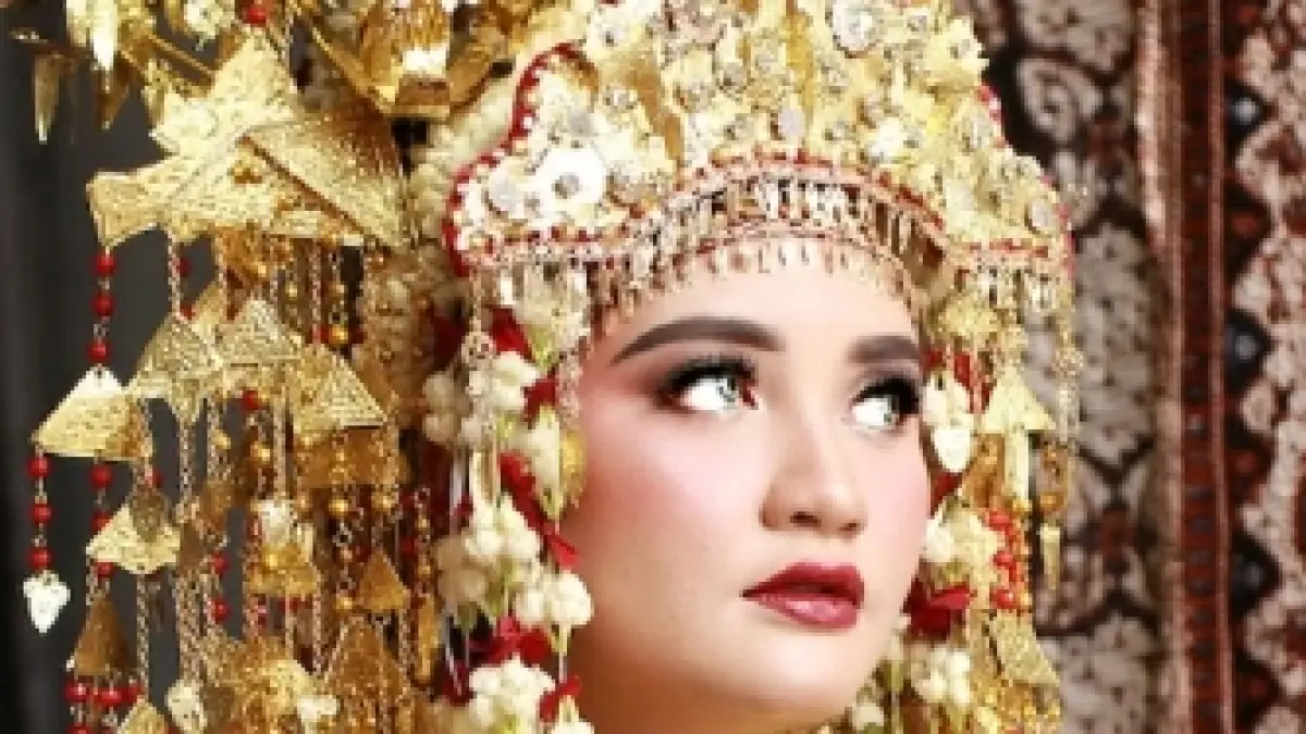 “Putri Campa, permaisuri Majapahit yang kisah cintanya penuh intrik dan tragedi. Legenda ini tetap hidup di Mojokerto sebagai simbol kesetiaan sekaligus pengorbanan.”